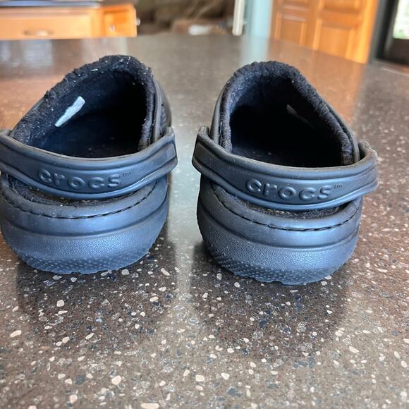 Crocs Faux Fur Lined Clogs Black size M5 W7 Shoes Dual Comfort Slip On 203591 - Picture 3 of 12